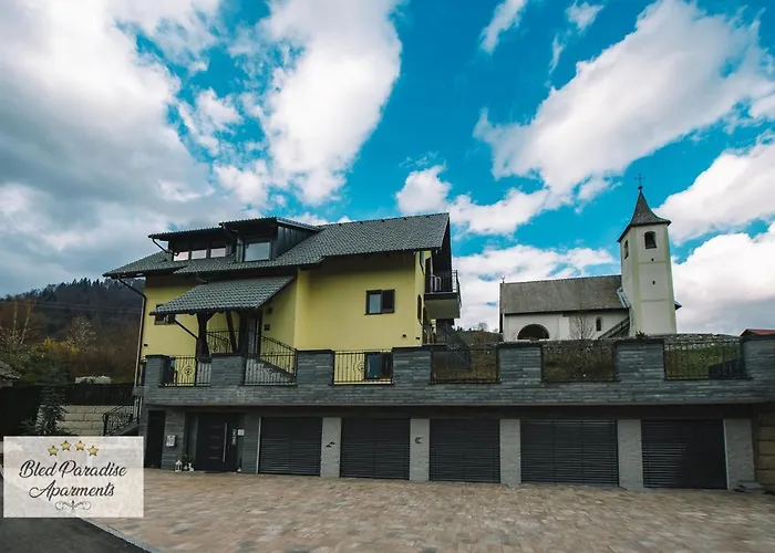 Paradise アパート ブレッド